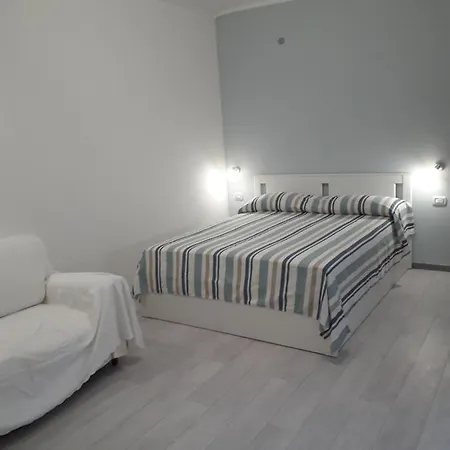 Apartment Central! Terrace! Easy Parking!