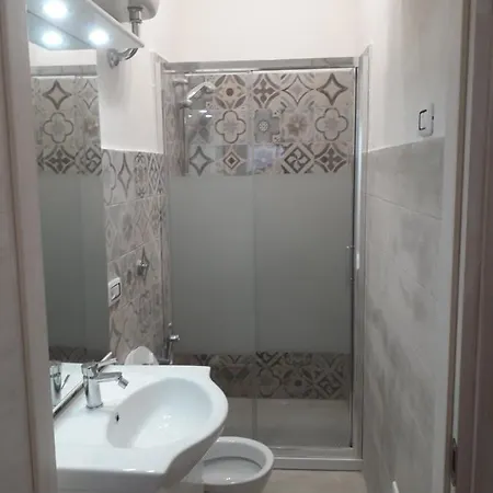 Apartment Central! Terrace! Easy Parking! *
